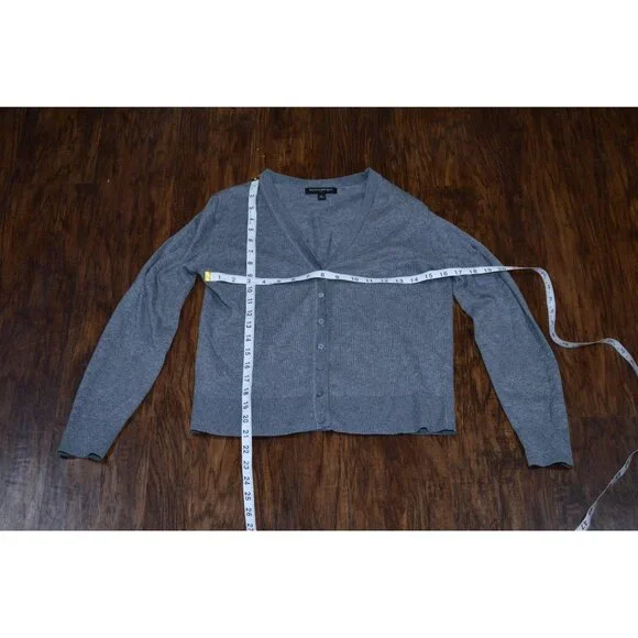 Banana Republic Women’s Size Small Gray Cardigan Sweater Preppy Classic Basic - Picture 4 of 5